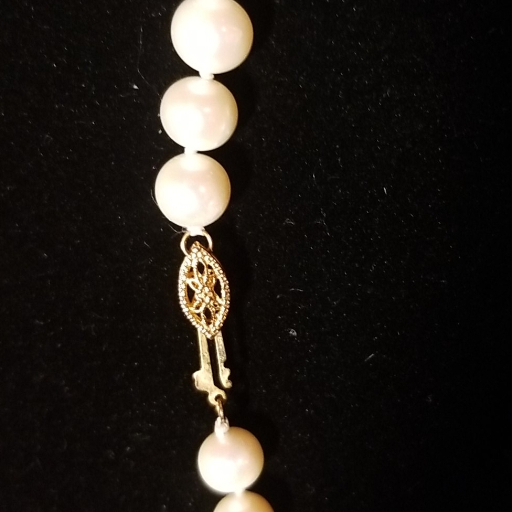 20" Natural White Pearl Necklace with Pearl Studs - Picture 6 of 6